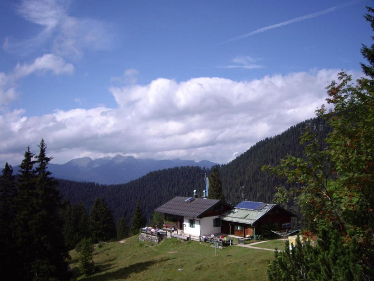 Апартаменты Haus Heimatliebe Миттенвальд Экстерьер фото